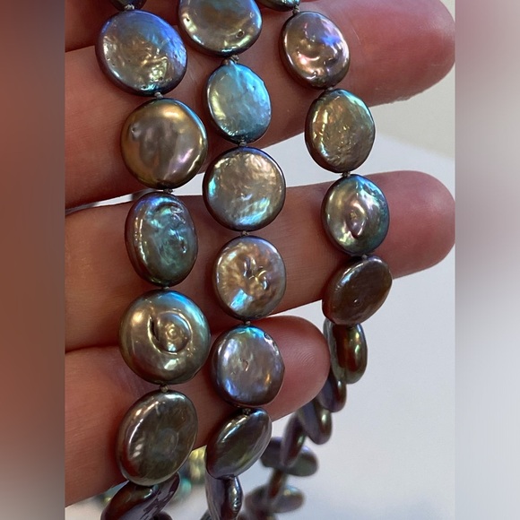 Freshwater coin pearls, purple iridescent, about 1/2” diameter each, silk, 60” - Picture 4 of 12